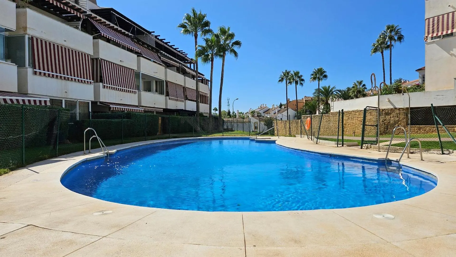 Two Bedroom Apartment In Riviera Del Sol location